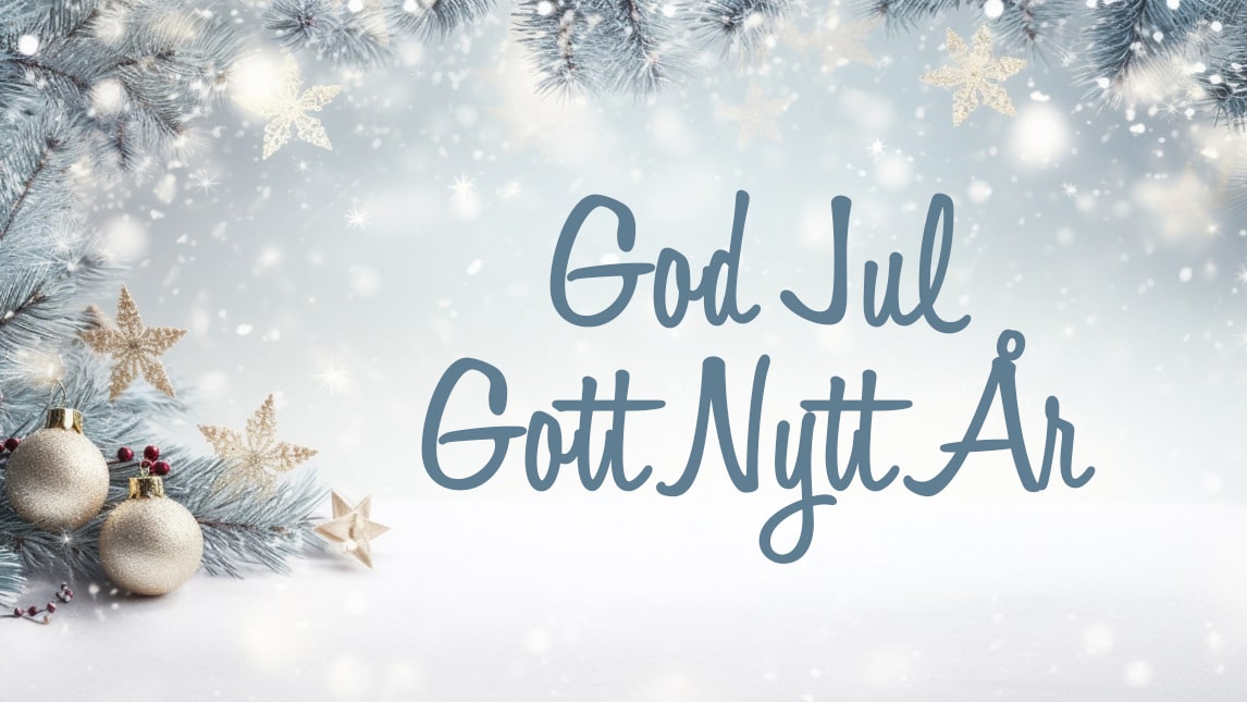 Texten God Jul & Gott Nytt År mot en vintrig bakgrund.